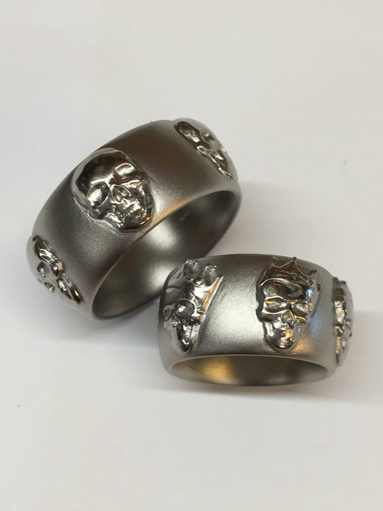 special_made_håndlavet_eget_design_kranie_ringe_titanium_tilux_vielsesringe_forlovelseringe