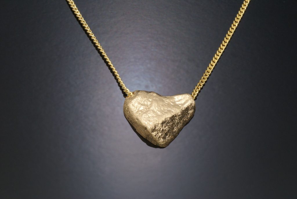 guld_tilux_vedhæng_hjerte_banket_sten_kæde_kaede_vedhaeng