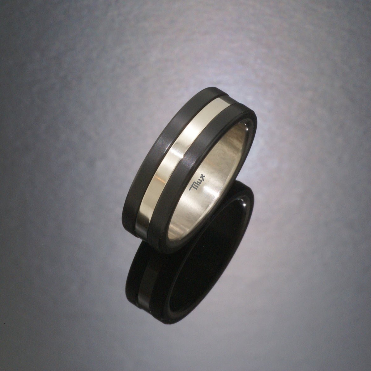 blackline_herrering_damering_vielsesringe_forlovelsesringe_tilux_sort_titanium_titan_tp5011
