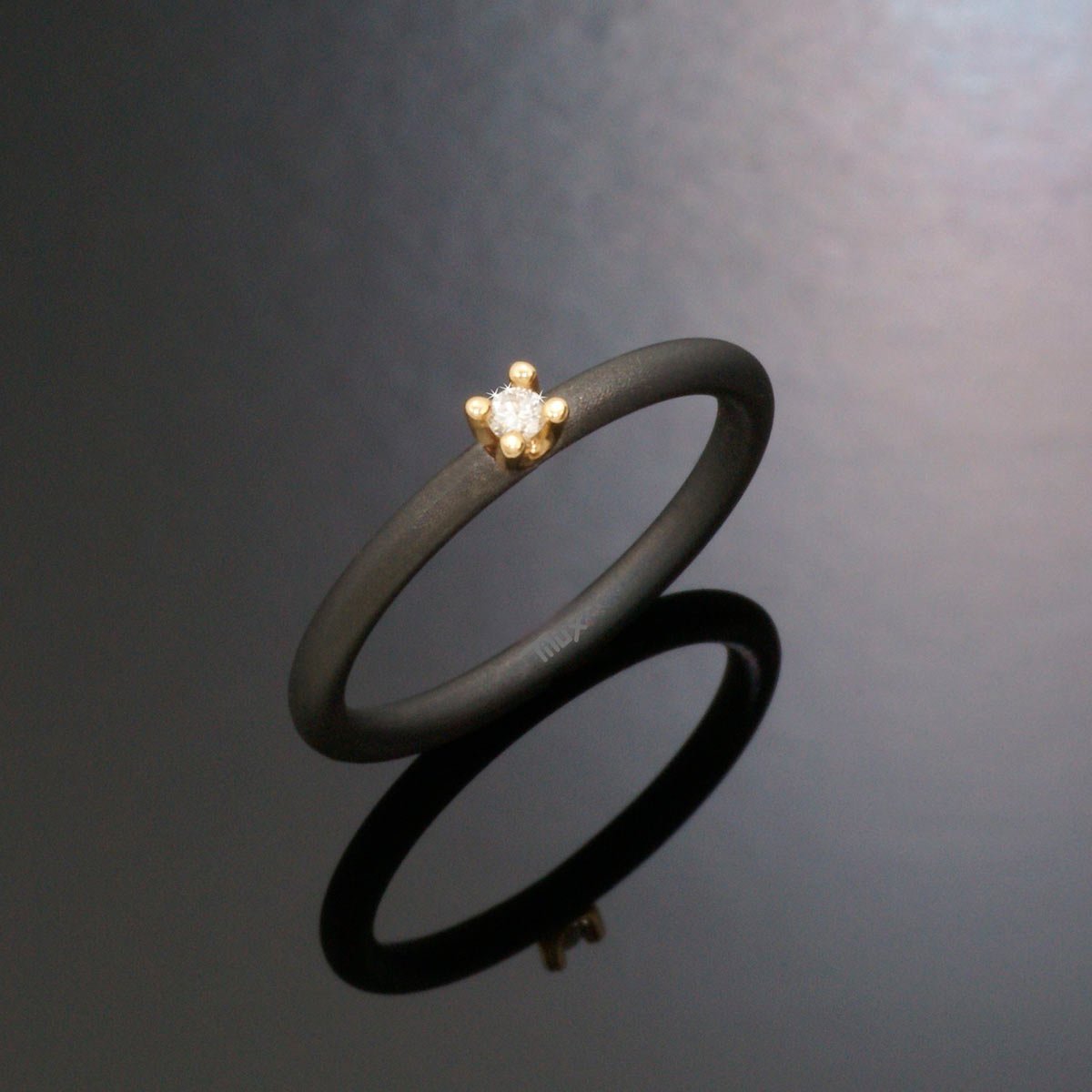 damering_tilux_solitaire_ringe_sten_briliant_diamant_tantal_guld_14_karat_ta7301