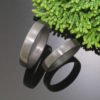 herrering_damering_vielsesringe_forlovelsesringe_tiluc_sort_solitaire_ringe_sten_brilliant_diamant_tantal_ta7304