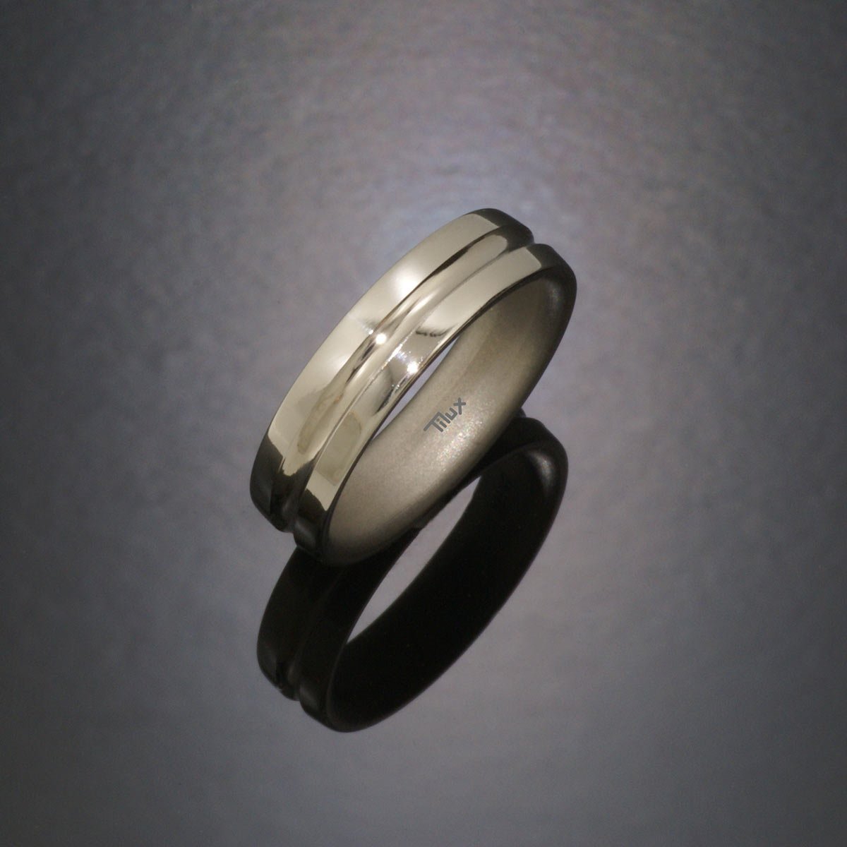 tilux_titan_blank_børstet_boerstet_herrering_damering_vielsesring_forlovelsesring_titanium_t2011