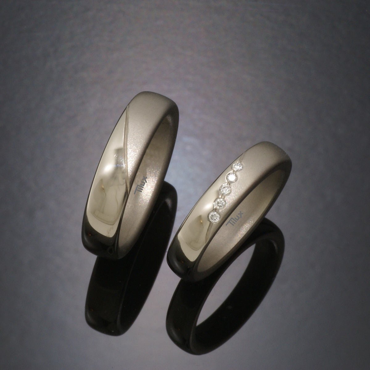 tilux_titan_blank_børstet_boerstet_mat_herrering_damering_vielsesring_forlovelsesring_sten_brilliant_diamant_titanium_t2022