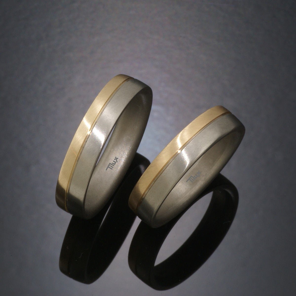 tilux_titan_børstet_boerstet_mat_herrering_damering_vielsesring_forlovelsesring_titanium_guld_14_karat_t2006