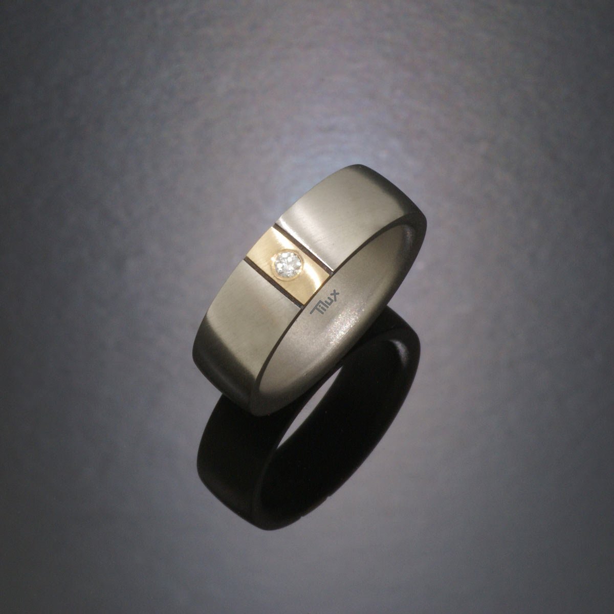 tiluxtitan_damering_vielsesringe_forlovelsesringe_tilux_sten_brilliant_diamant_titanium_titan_guld_14_karat_bt2004
