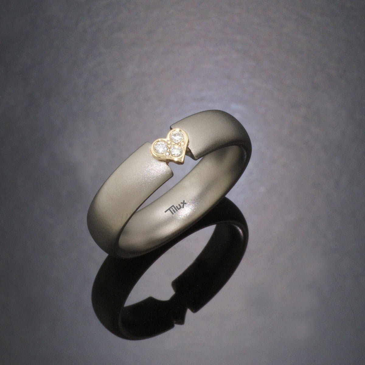 tiluxtitan_damring_hjerte_vielsesringe_forlovelsesringe_tilux_solitaire_ringe_sten_brillaint_diamant_titanium_titan_guld_14_karat_bt2020